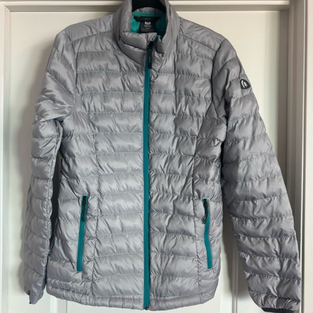 Puffer Jacket Women’s Lt. Grey w/Turquoise trim &‎ Zip Pockets